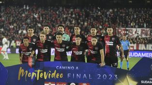 Arriba: Juan Sforza, Guillermo Ortiz, Lucas Hoyos, Gustavo Velázquez, Jorge Recalde e Ian Glavinovich. Abajo: Iván Gómez, Ángelo Martino, Ángelo Martino, Cristian Ferreira, Guilleremo Balzi y Armando Méndez. &nbsp; &nbsp;