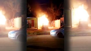 Quemaron vehículos y arrojaron piedras contra la Policía cuando quiso evitar el fuego.
