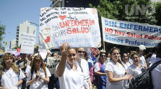 “Hartos” de no ser escuchados, los enfermeros reclamaron en su día