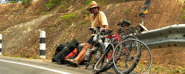 Pablo García, el argentino que dio la vuelta al mundo en bicicleta, pasa por Santa Fe