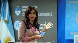 Cristina present&oacute; el nuevo DNI y destac&oacute; que es ciento por ciento argentino
