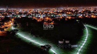 El Parque Federal a oscuras, en pleno corazón de la ciudad de Santa Fe.