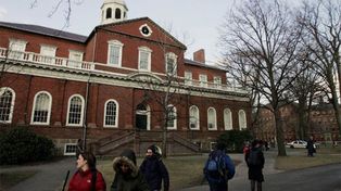Evacuaron cuatro edificios en la Universidad de Harvard por una amenaza de bomba