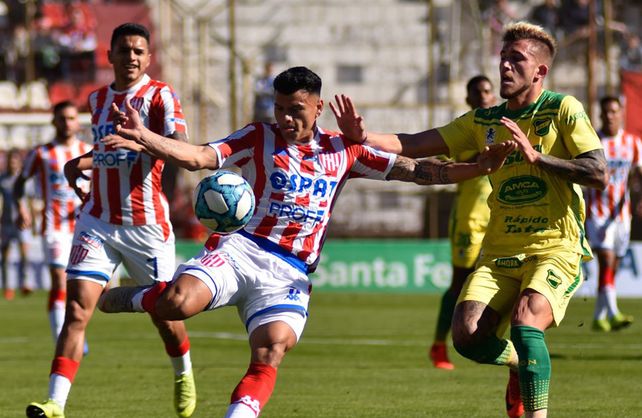 Walter Bou, uno de los jugadores que más remató al arco en la 2ª fecha de la Superliga