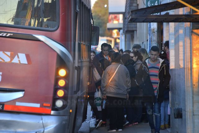 Cada vez menos coches. El gremio advirtió que las empresas vienen retirando unidades de la ciudad.