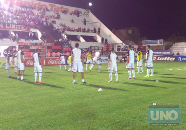 Banderazo de apoyo al #PatrónDelAscenso antes de la semifinal
