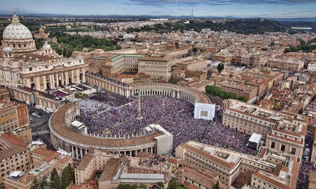 Un mill&oacute;n de peregrinos celebr&oacute; la beatificaci&oacute;n de Juan Pablo II en Roma