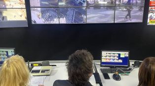 El presidente Milei estuvo monitoreando desde el Departamento Central de Policía el operativo de seguridad montado por la marcha hacia la Plaza de Mayo que realiza el Polo Obrero (PO) y organizaciones sociales.