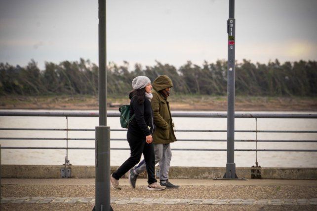 El tiempo en Rosario: sigue el frío, ahora con chances de chaparrones