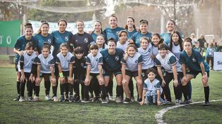 El equipo de barrio Ludueña. Social Lux intentará llegar al tricampeonato y ser las mejores del fútbol local.