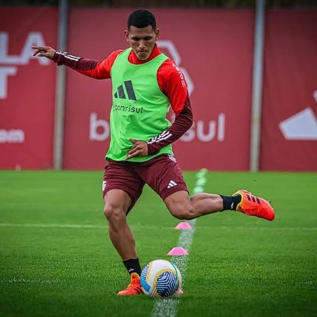Aguirre conoce el fútbol argentino, ya que se inició en Lanús. En Central esperan cerrarlo cuanto antes.