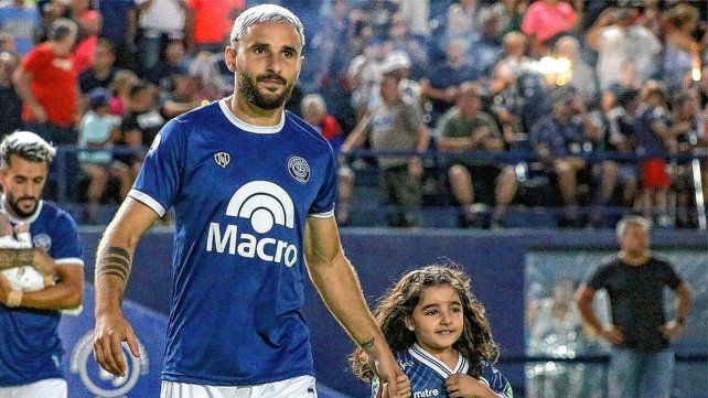 Racing tendría cerrada su primera incorporación