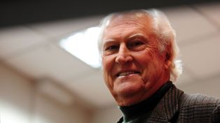 La carrera política de Pino Solanas estuvo marcada por sus dos temas que los obsesiionaban: la defensa del medio ambiente y la deuda externa argentina.