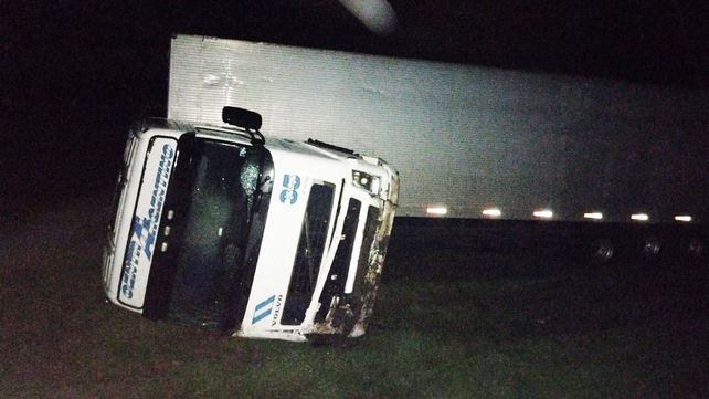 Federación: camión despistó y volcó en Autovía 14&nbsp;
