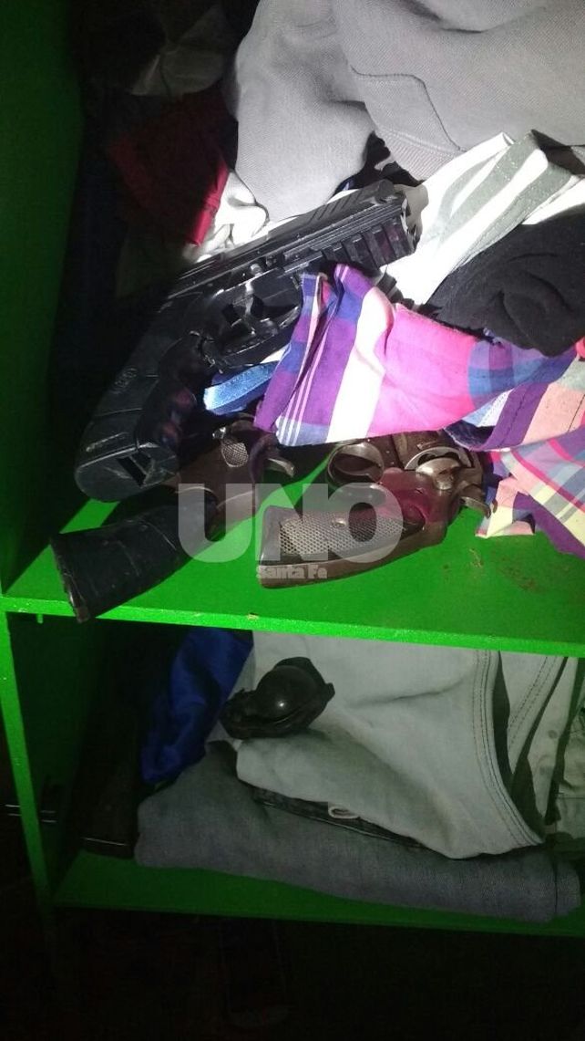 Secuestraron un arsenal de armas y balas en Puerto General San Martín