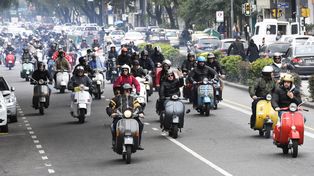 Los fanáticos celebraron  en Rosario los 70 años de la legendaria Vespa