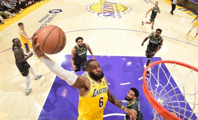 Los Angeles Lakers y Atlanta Hawks avanzaron a los playoffs de la NBA