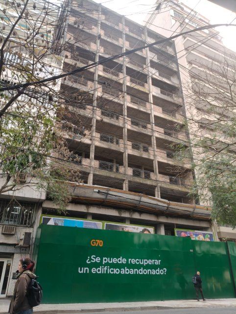 Monumento al pozo: tras veinte años parada, se reactiva la construcción de un edificio en el centro de Rosario