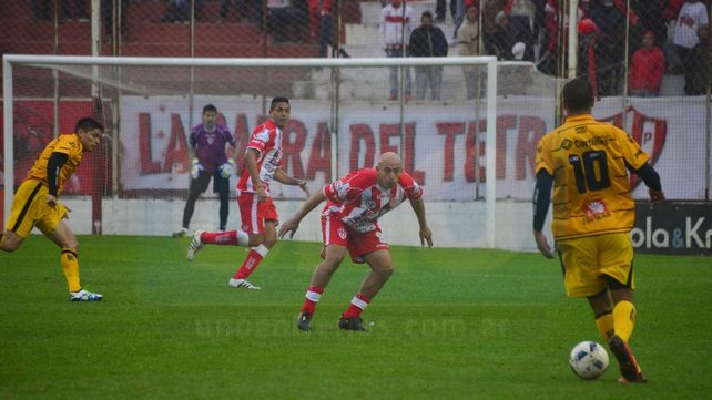 El Decano debutó con una derota ante Flandria como local