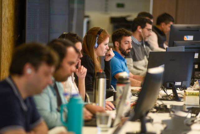 El equipo de trabajo en las oficinas de LBO sobre calle Rioja y Paraguay.