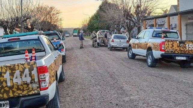 La policía montó un operativo especial en Los Charrúas para esclarecer la causa.