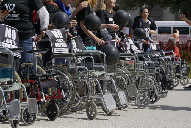 Sillas vacías. Protesta contra el Gobierno en Buenos Aires de miembros de escuelas especiales