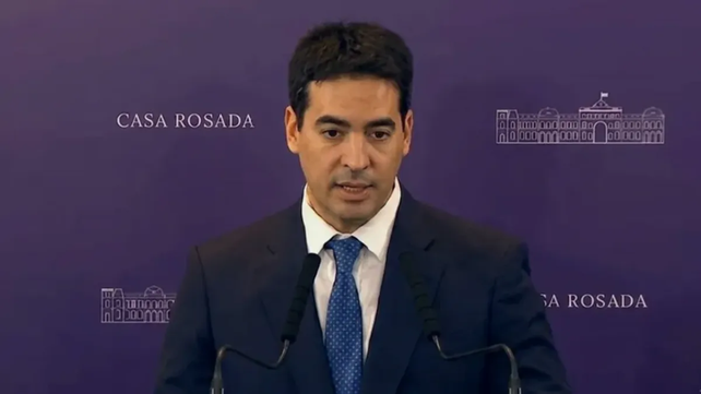 Adrián Ravier habló con los medios por primera vez desde su asunción como voero presidencial.
