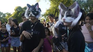 Goshi y Lien, dos therians adolescentes de 13 años que se vieron en público para salir de las pantallas y disfrutar del aire libre.