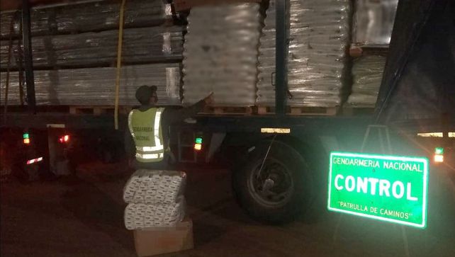 El camión transportaba 15 toneladas de soda cáustica de Buenos Aires y Salta.
