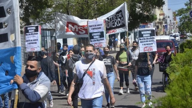 Organizaciones sociales marcharon en Paraná para pedir tierras para trabajar&nbsp;