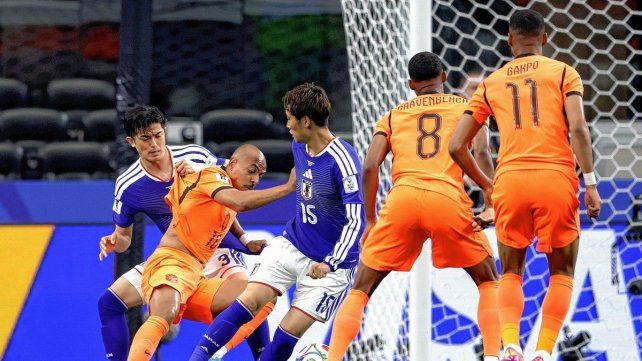 Países Bajos empató 2-2 con Japón.