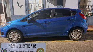Recuperan auto robado en Paraná.