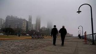 Irrespirable. El aire contaminado invade la ciudad en días de quemas de pastizales