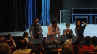 Los teatreros se movilizan en defensa de la sede local del Instituto Nacional del Teatro