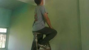 Bº El Pozo: limpieza y pintura para poner a punto las escuelas