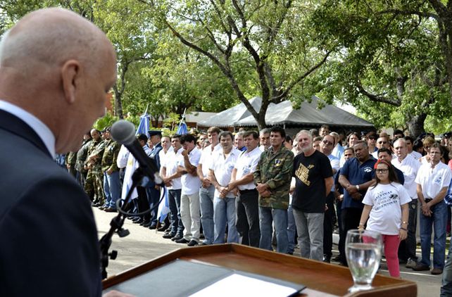 Bonfatti durante el acto de conmemoración del Día del Veterano y de los Caídos en la Guerra de Malvinas.