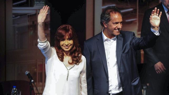 Cristina y Scioli se mostraron juntos por primera vez en el último acto oficial antes del balotaje