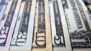 El dólar cerró la semana en baja y cotizó a $15,16