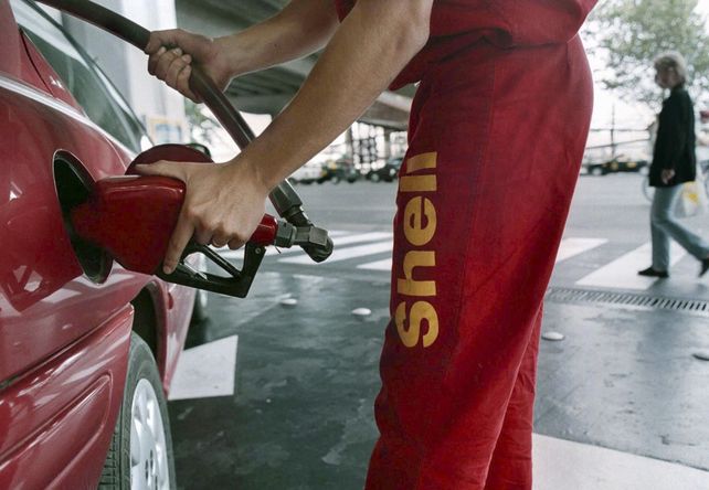 Los estacioneros aseguran que el congelamiento de precios provoca desabastecimiento en las estaciones.