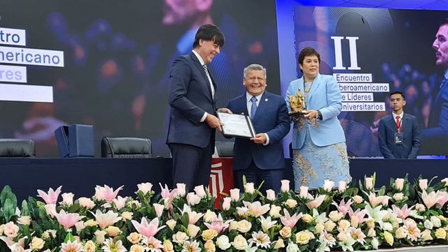 El rector de la UAI fue el representante argentino.