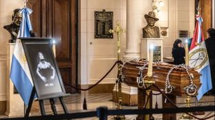 El velatorio de Locomotora Oliveras se realizó en el hall de la Legislatura provincial.