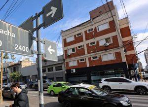 Carril exclusivo de Rivadavia: habilitan el giro a la derecha en Suipacha para aliviar el tránsito en el centro