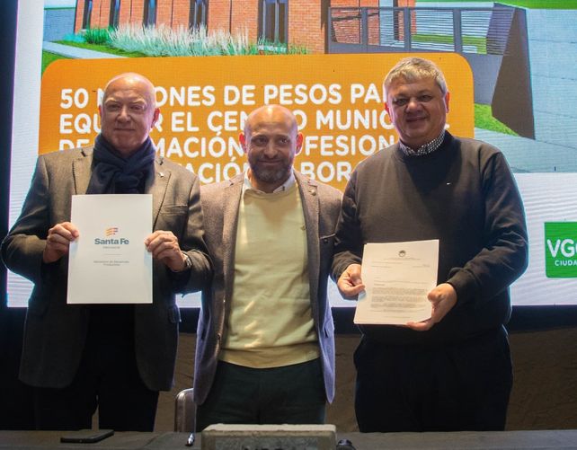 Villa Gobernador Gálvez firmó un convenio para adquirir equipamiento para el Centro de Formación Profesional