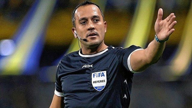 Fernando Espinoza fue parado y no dirigirá en la fecha 19.