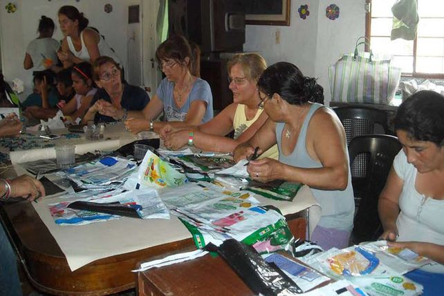 Motivadas. Las mujeres ya terminaron sus primeras quince bolsas