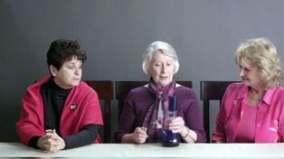 El curioso video de tres abuelitas fumando marihuana por primera vez en su vida
