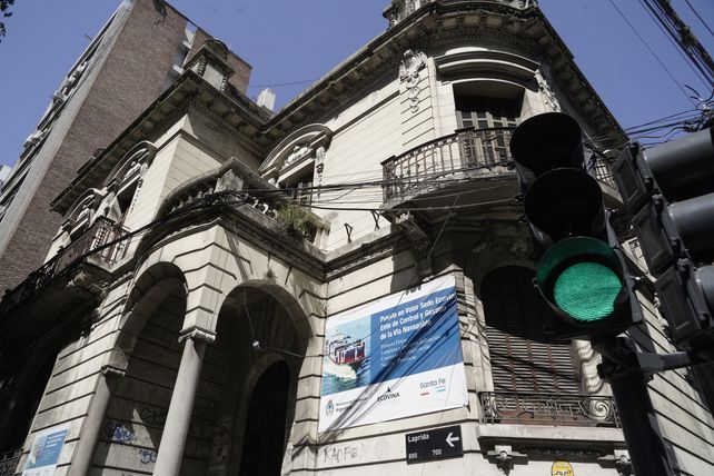 Casona abandonada en la esquina de Santa Fe y Laprida. Alli funciono el Senasa y tambien Vias Navegables.&nbsp;