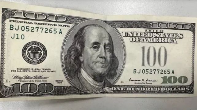 Un billete de 100 dólares con un pequeño error de impresión y se vende a $300 mil en internet.&nbsp;