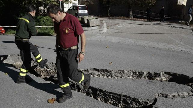 Decenas de heridos en Italia por nuevo terremoto,  el más potente en décadas