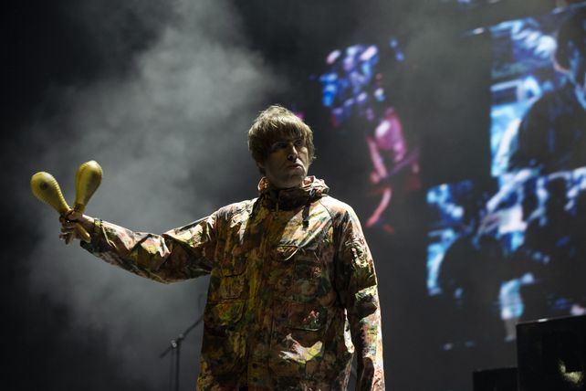 El ex cantante de Oasis Liam Gallagher le rindió tributo a Diego Maradona este jueves en su show en Buenos Aires.&nbsp;